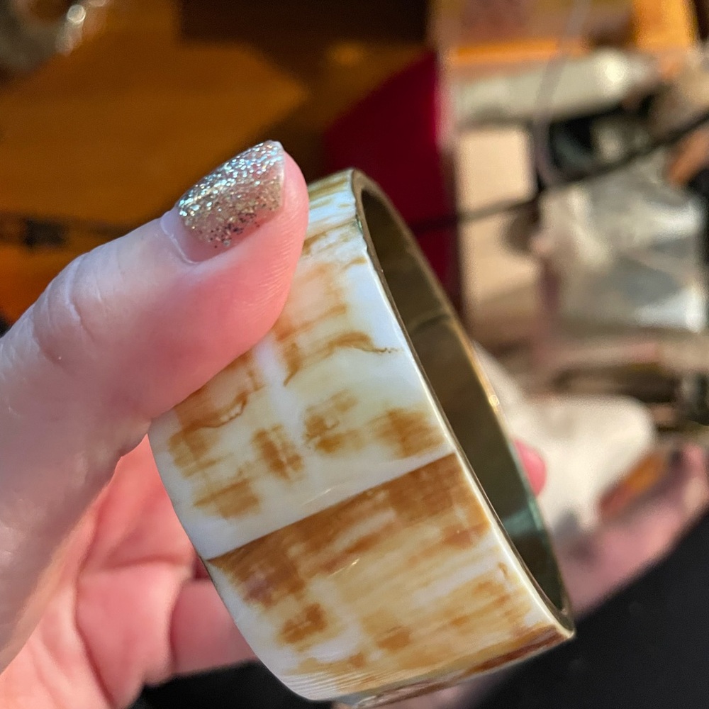 Vintage 90s Ivory and Caramel Marbled Resin Bangle Bracelet